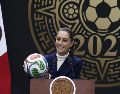 La Presidenta informó que aún se está definiendo cómo se tomará la decisión para elegir a la niña o joven que recibirá su boleto para la inauguración de la Copa Mundial 2026. SUN/ B. FREGOSO