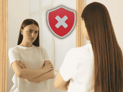 La experta destaca que la seguridad en una misma no solo se basa en el autoconocimiento, sino también en la acción. ESPECIAL / CANVA