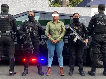 En coordinación con oficiales del Escuadrón Motorizado Jaguares, tras las revisiones aleatorias, se logró aprehender a Estefany en el cruce de las avenidas Acueducto y Real Acueducto. CORTESÍA