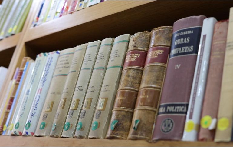 El espacio que resguarda más de ocho mil documentos, libros, monedas, enciclopedias y objetos personales. EL INFORMADOR/ A. NAVARRO.