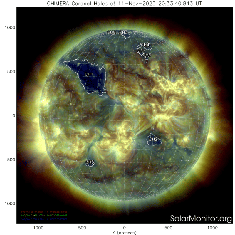 En la figura se muestra una composición deimágenes de la atmósfera (corona) solar. Lasregiones brillantes son zonas de alta densidad,mientras que las regiones oscuras, son zonas de bajadensidad de partículas. ESPECIAL/SOLARMONITOR.ORG