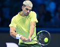 Alcaraz venció a Taylor Fritz y aseguró el primer lugar en el grupo Jimmy Connors. EFE/A. Di Marco