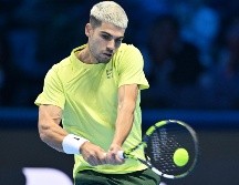 Alcaraz venció a Taylor Fritz y aseguró el primer lugar en el grupo Jimmy Connors. EFE/A. Di Marco