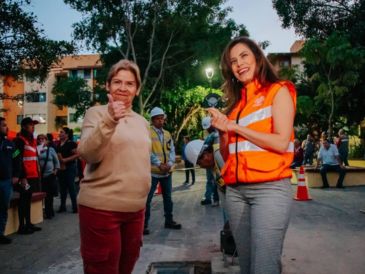 Durante la instalación de las nuevas lámpara, el gobierno de Guadalajara asumió una serie de compromisos con las y los vecinos de El Sauz. ESPECIAL