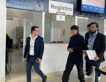 Al cantante se le investiga por presunta apología del delito después de cantar El Azul en el Palenque de las Fiestas de Octubre. ESPECIAL / Fiscalía de Jalisco