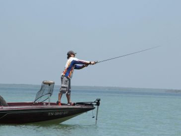 Protección Civil de Yucatán (PROCIVY) indicó que se mantienen ráfagas de viento de hasta 55 kph, lo que mantiene cerrados los puertos de navegación. NTX / ARCHIVO