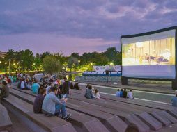 El cine en espacios abiertos en la Perla Tapatía se ha vuelto todo un ritual. ESPECIAL