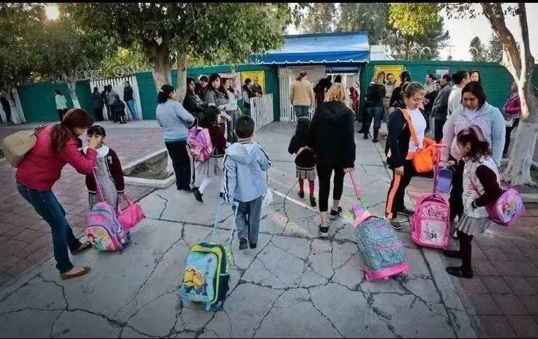 Esta descarga administrativa no aplica de igual manera en todas las instituciones educativas, ya que en algunas escuelas particulares no aplican la suspensión de clases. SUN/ Archivo