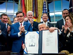 La reapertura del Gobierno estadounidense pone fin a semanas de retrasos en pagos, suspensión de servicios y tensiones económicas en el país. EFE/B. Cash