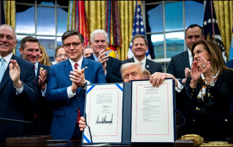 La reapertura del Gobierno estadounidense pone fin a semanas de retrasos en pagos, suspensión de servicios y tensiones económicas en el país. EFE/B. Cash