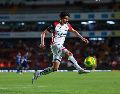 Carlos Orrantia, de Atlas, consiguió su nominación al Premio Puskas gracias al gol que marcó el 16 de abril frente a Querétaro. IMAGO7