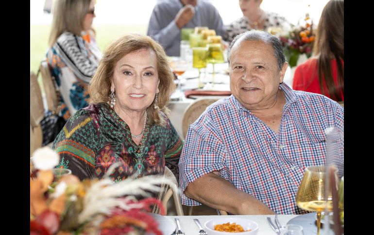 Patricia Michel y Guillermo Viera. GENTE BIEN JALISCO / Fiesta sorpresa para Alberto Barreto
