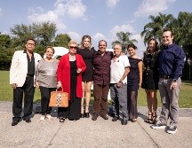 Eugenio Barreto, Cristina Barreto, Carmen Michel, Lina Farkas, Alberto Barreto Jr., Alberto Barreto, Karen Barreto, Leticia Barreto y Jorge Barreto. GENTE BIEN JALISCO / Fiesta sorpresa para Alberto Barreto