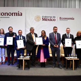 Secretaría de Economía entrega certificación Hecho en México al CRT y cámara tequilera