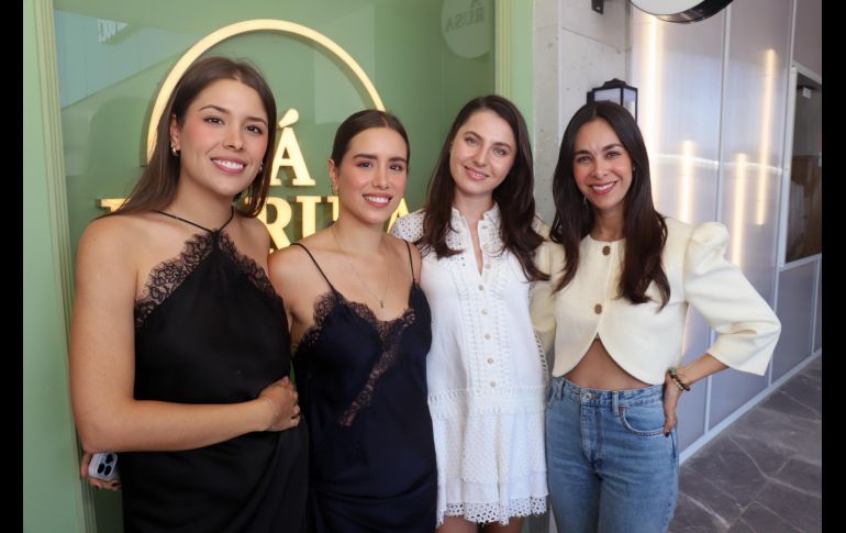 Denisse Rendón, Michelle Rendón, Anastasia Vorobyeva y Majo Hernández. GENTE BIEN JALISCO / Inauguración de Á LA RUSA