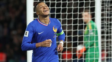 Kylian Mbappé marcó un doblete en el encuentro y se pone a dos tantos de igualar a Olivier Giroud como el máximo anotador de su Selección. EFE/C. Petit