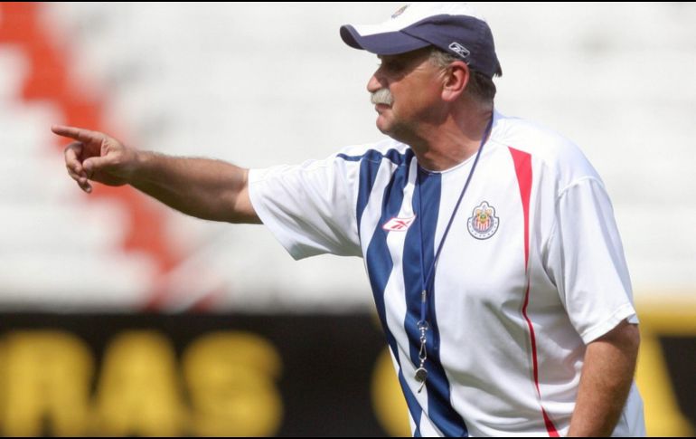 El equipo de Chivas expresó su profundo pesar tras el fallecimiento de Xabier Azkargorta, quien fuera director técnico durante el Torneo Apertura 2005. EL INFORMADOR / ARCHIVO