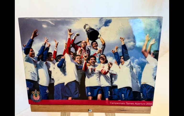 El museo fue diseñado como una “grotto”, una cueva dentro del volcán que representa el estadio, y dialoga con elementos naturales como un pirul centenario, que se convierte en “árbol guardián” del recinto. EL INFORMADOR/ A. Navarro