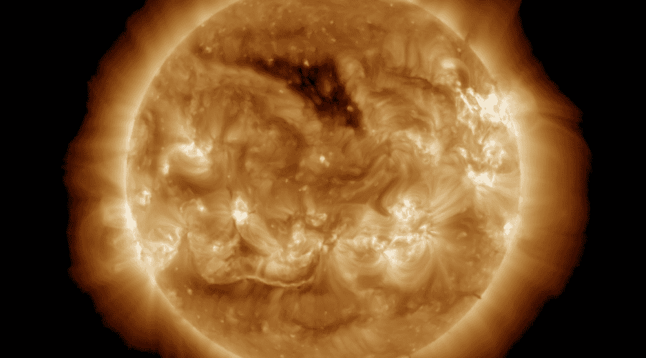 La tormenta geomagnética azotó a la Tierra esta semana pero su corazón pasó por el planeta el pasado miércoles lo que elevó el nivel de alerta hasta el G4 severa. EFE/GOES/SWPC-NOAA