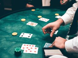 Entre juegos de azar, póker, blackjack, ruletas y otras dinámicas, miles de usuarios visitan constantemente las casas de apuestas o casinos con el objetivo de apostar dinero y pasar un momento de diversión. ESPECIAL / CANVA