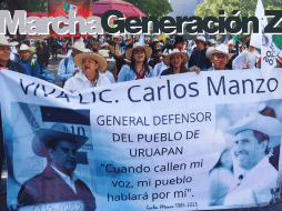 Cientos de manifestantes marchan sobre Paseo de la Reforma, al grito de 