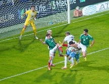 El partido,tosco y lleno de roces, evidenció el nivel de exigencia que México enfrentará en el Mundial. IMAGO 7