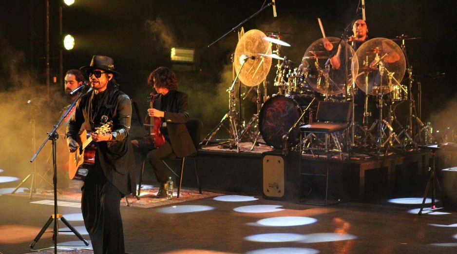 “Buenas noches, amigos queridos de Guadalajara”, saludó entre risas antes de tomar la guitarra para “Intenta amar”. EL INFORMADOR/ H. Navarro