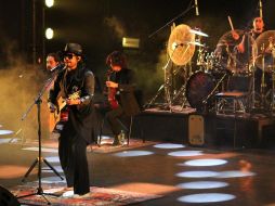 “Buenas noches, amigos queridos de Guadalajara”, saludó entre risas antes de tomar la guitarra para “Intenta amar”. EL INFORMADOR/ H. Navarro