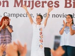 Claudia sheinbaum. La Presidenta (al Centro), estuvo acompañada por la gobernadora de Campeche, Layda Sansores (izquierda) y la secretaria del Bienestar, Ariadna Montiel (derecha), durante su gira por el Sureste. ESPECIAL