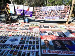 En la jornada de búsqueda en vida de personas desaparecidas se pegaron alrededor de tres mil cédulas en el Centro Histórico de Guadalajara. EL INFORMADOR / J. ACOSTA