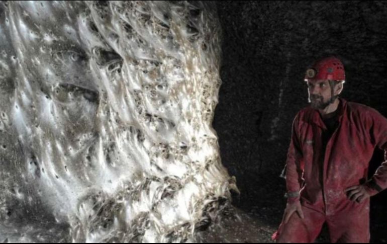 La investigación reporta que la red de salas y pasadizos tallados por el río Sarantaporos, llamada la Cueva del Azufre, cuya entrada está en Grecia, se extiende a lo largo de aproximadamente 106 metros cuadrados. EFE