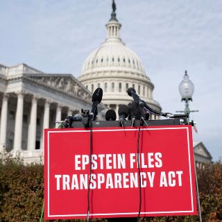 Líder de Cámara Baja de EU espera que el Senado ajuste ley de archivos Epstein