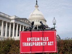 El líder legislativo advirtió que la propuesta sobre los archivos de Epstein amenaza la privacidad de las víctimas y requiere ajustes antes de avanzar. EFE/L. Johnson