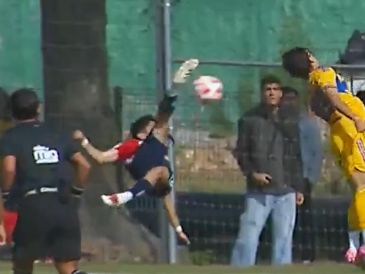 La Ida de los Cuartos de Final del Torneo Apertura 2025, un encuentro que dejó una postal inolvidable gracias al juvenil rojiblanco Ariel Castro, en la categoría Sub-21. ESPECIAL / Chivas TV