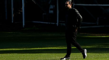 Vergara, quien regresó recientemente de un viaje de negocios a Japón, aprovechó para observar de cerca la preparación del equipo dirigido por el argentino Gabriel Milito. IMAGO7