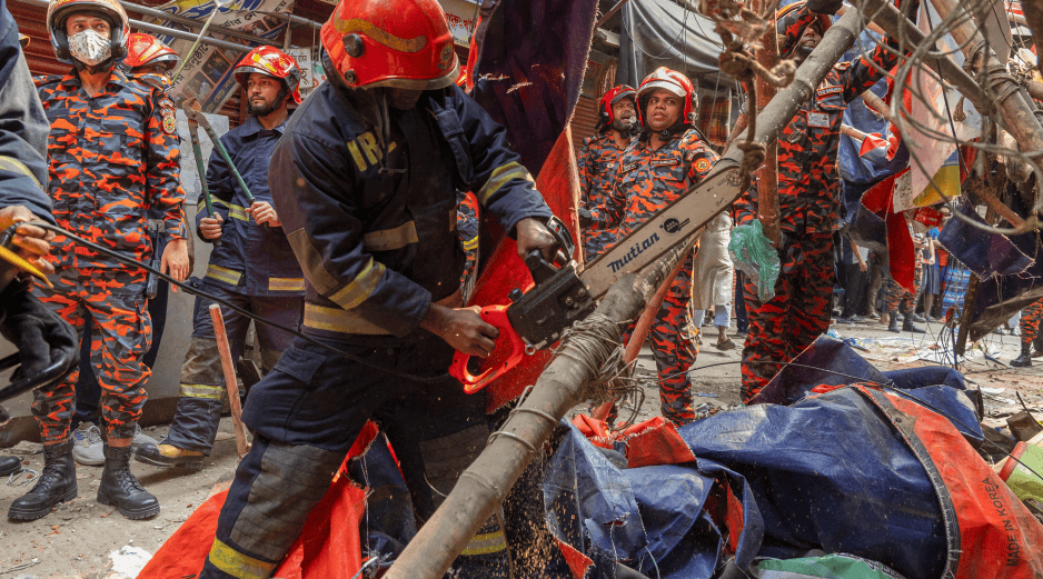 El seísmo ocurrió a las 10:08 hora local y su epicentro se situó 14 kilómetros al oeste-suroeste de Narsingdi, en Banglaseh. AP / A. Goni