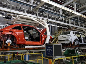 En los primeros tres trimestres de 2025, se acumuló una caída del -1.8 % en la industria, según datos del Inegi. EFE / ARCHIVO