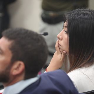 Perú ordena captura de exministra asilada en embajada de México