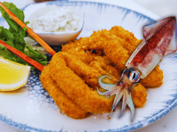 Desde la Comisión Nacional de Acuacultura y Pesca de México señalan que resulta positivo para la salud incorporar calamares a nuestra alimentación. ESPECIAL / CANVA