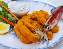 Desde la Comisión Nacional de Acuacultura y Pesca de México señalan que resulta positivo para la salud incorporar calamares a nuestra alimentación. ESPECIAL / CANVA