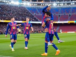 Con este resultado, coronado con un espectáculo de música y fuegos artificiales tras el pitido final, el Barça sumó tres puntos que le sitúan líder del campeonato  español. EFE / S. Wu