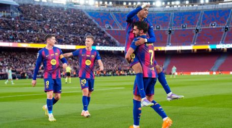 Con este resultado, coronado con un espectáculo de música y fuegos artificiales tras el pitido final, el Barça sumó tres puntos que le sitúan líder del campeonato  español. EFE / S. Wu