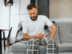 Ante síntomas como diarrea persistente, pérdida de peso inexplicable o problemas digestivos frecuentes, es importante acudir con un especialista para una evaluación oportuna. CANVA