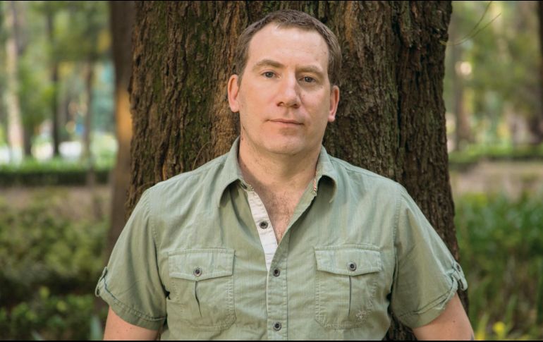 El periodista, Ioan Grillo, presenta el libro “Sangre, armas y dinero: Cómo se arman los cárteles y pandillas”. ESPECIAL