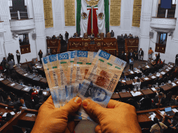 Actualmente la dieta mensual de un diputado, sin deducciones, asciende a 72 mil 612 pesos mensuales, es decir, 2 mil 420 pesos diarios, por lo que recibirán un aguinaldo de 96 mil 816 pesos. SUN / ARCHIVO