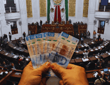 Actualmente la dieta mensual de un diputado, sin deducciones, asciende a 72 mil 612 pesos mensuales, es decir, 2 mil 420 pesos diarios, por lo que recibirán un aguinaldo de 96 mil 816 pesos. SUN / ARCHIVO