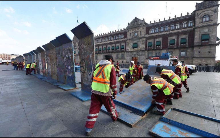 La colocación de estas vallas ocurre a poco más de una semana en que en la marcha de la Generación Z, manifestantes derribaron este tipo de vallas y en donde se registraron actos de violencia. SUN/B. Fregoso