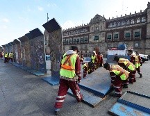 La colocación de estas vallas ocurre a poco más de una semana en que en la marcha de la Generación Z, manifestantes derribaron este tipo de vallas y en donde se registraron actos de violencia. SUN/B. Fregoso