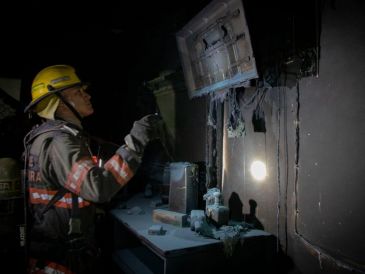 La noche de este lunes, un incendio provocó una fuerte movilización por la colonia Ladrón de Guevara. ESPECIAL / FACEBOOK Protección Civil y Bomberos GDL