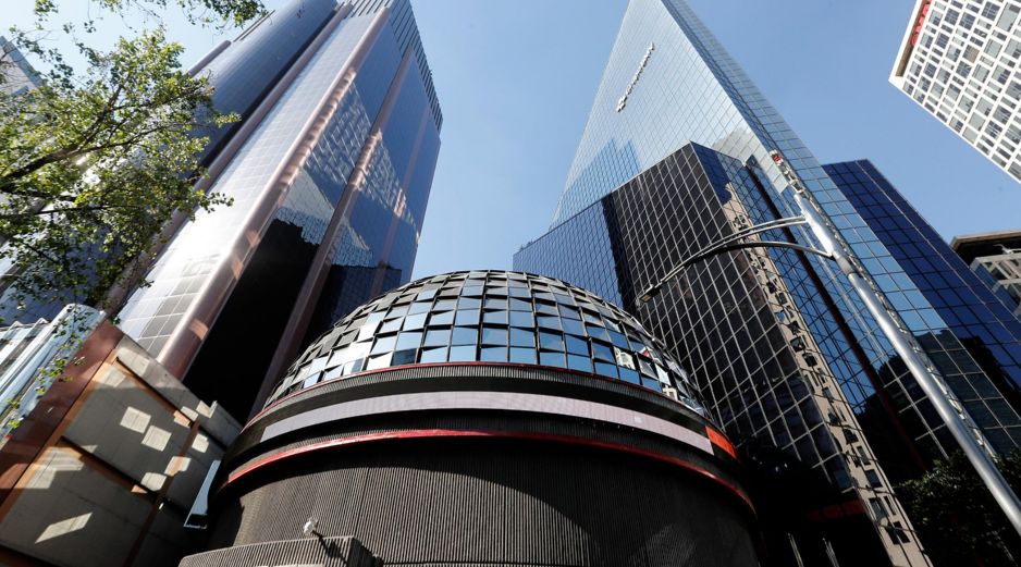 En la jornada, el peso mexicano se depreció un 0.44 % frente al dólar, al cotizar en 18.26 unidades por billete verde, frente a los 18.18 en la jornada anterior, según datos del Banco de México. EFE / ARCHIVO